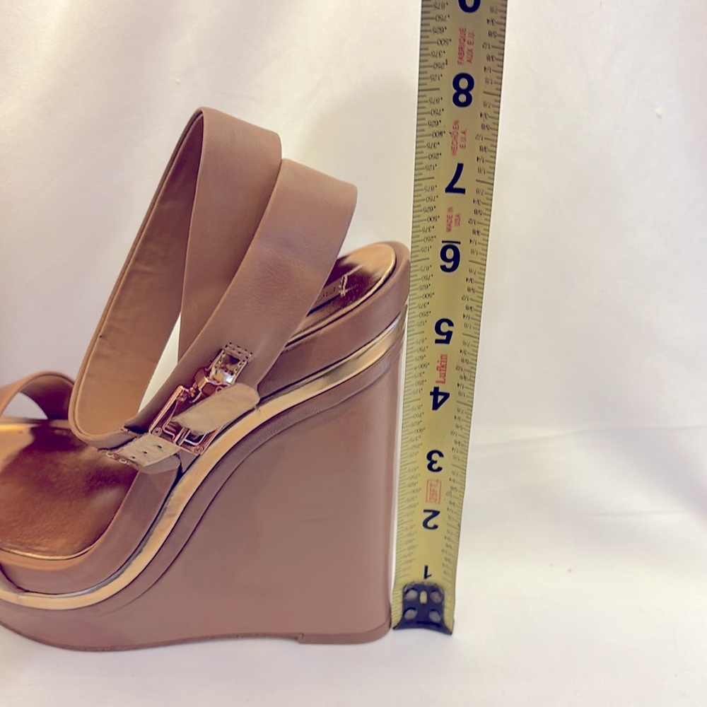 NWB BCBG  Platform Wedge  Sandals 9M Tan Orig $250 - Picture 9 of 11